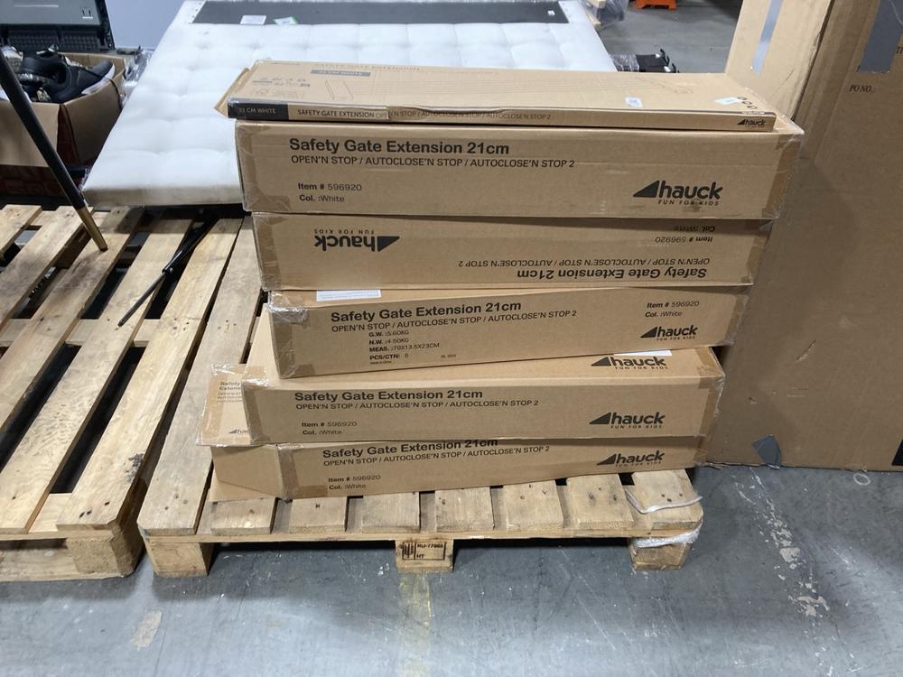 Lot 372  
            Chesterfield SR36 - Collection or Optional Delivery Available 

                
9 X BOX OF 5 HAUCK SAFETY GATE EXTENSION 21CM IN WHITE TO INCLUDE HAUCK SAFETY GA...