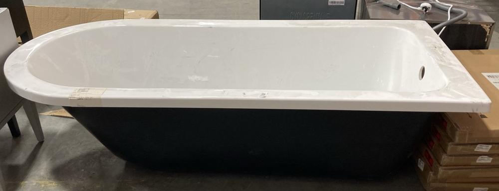 Lot 386  
            Chesterfield SR36 - Collection 

                
PARK ROYAL SHOWER BATH IN MATT BLACK ORIGINAL RRP £430 (LOCATION: SR36 A1)