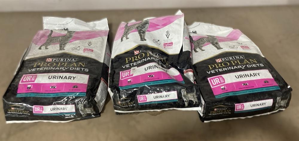Lot 388  
            Chesterfield SR36 - Collection or Optional Delivery Available 

                
3 X BAGS OF PURINA PRO PLAN VETERINARY CAT FOOD BBE 11/25 (LOCATION: SR36 A1)