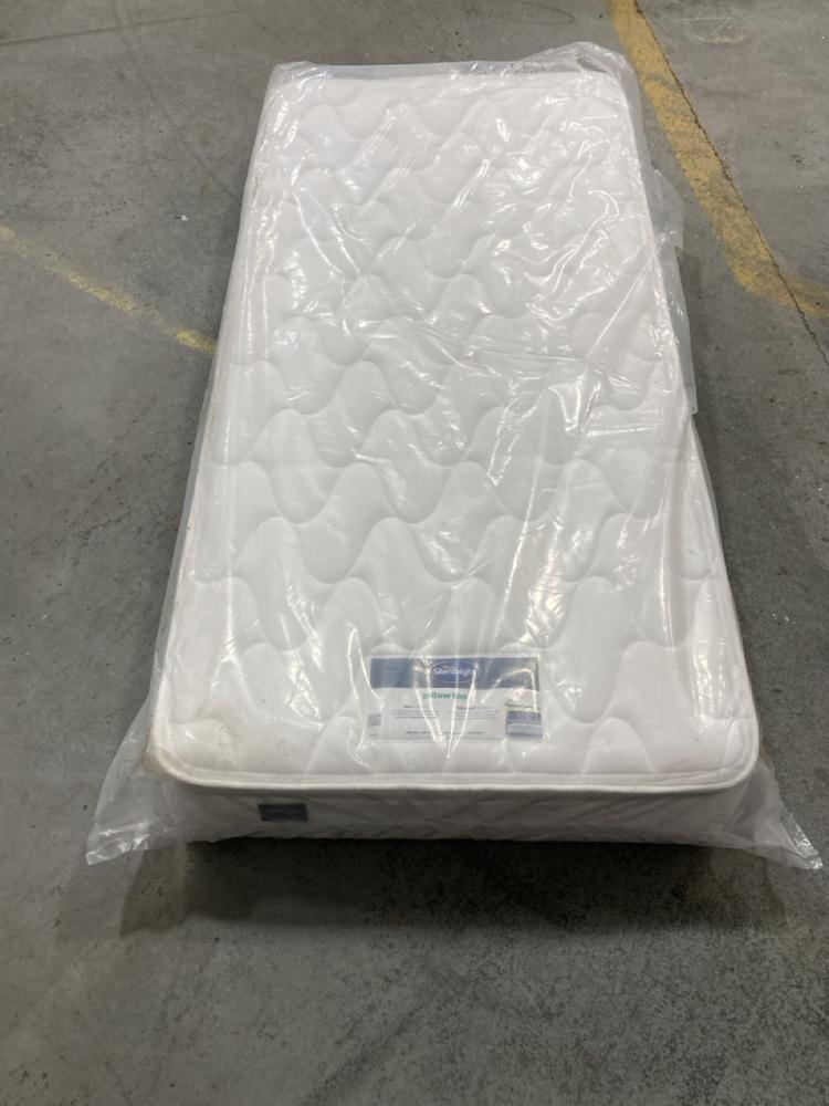 Lot 403  
            Chesterfield SR36 - Collection or Optional Delivery Available 

                
90 X 190 CM MATTRESS IN WHITE (LOCATION: SR36 B1)