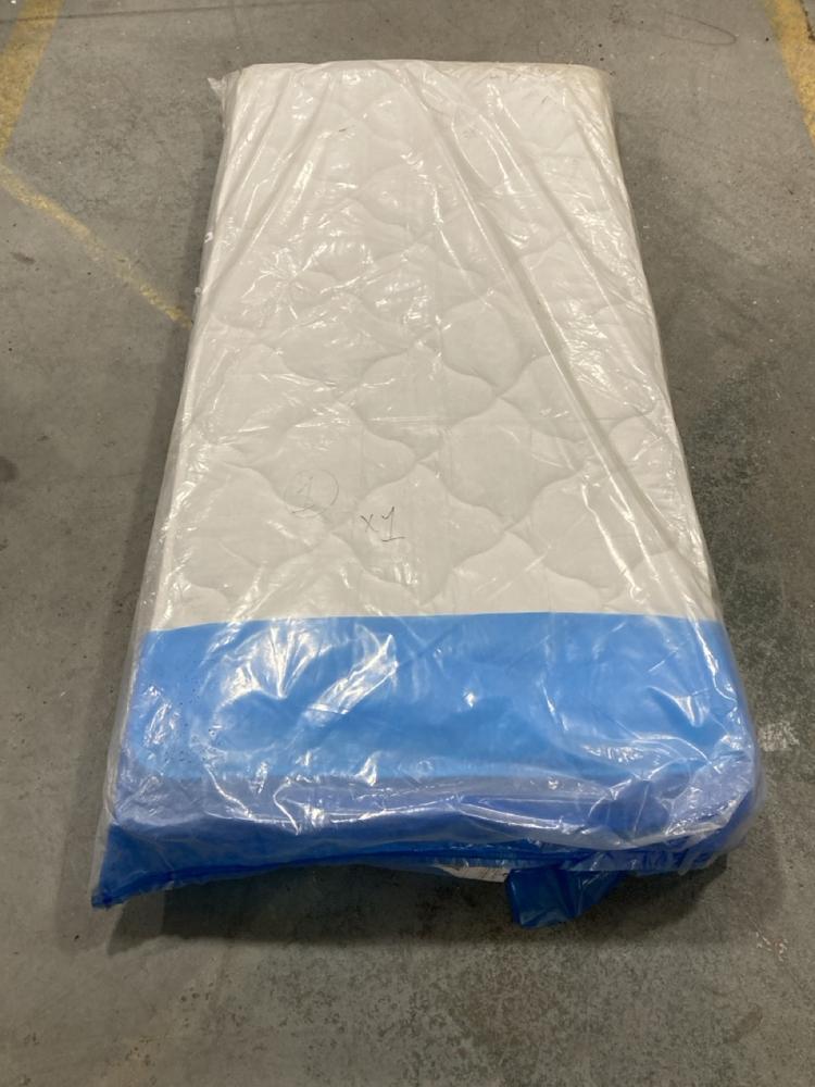 Lot 405  
            Chesterfield SR36 - Collection or Optional Delivery Available 

                
90 X 190 CM MATTRESS IN WHITE (LOCATION: SR36 B1)