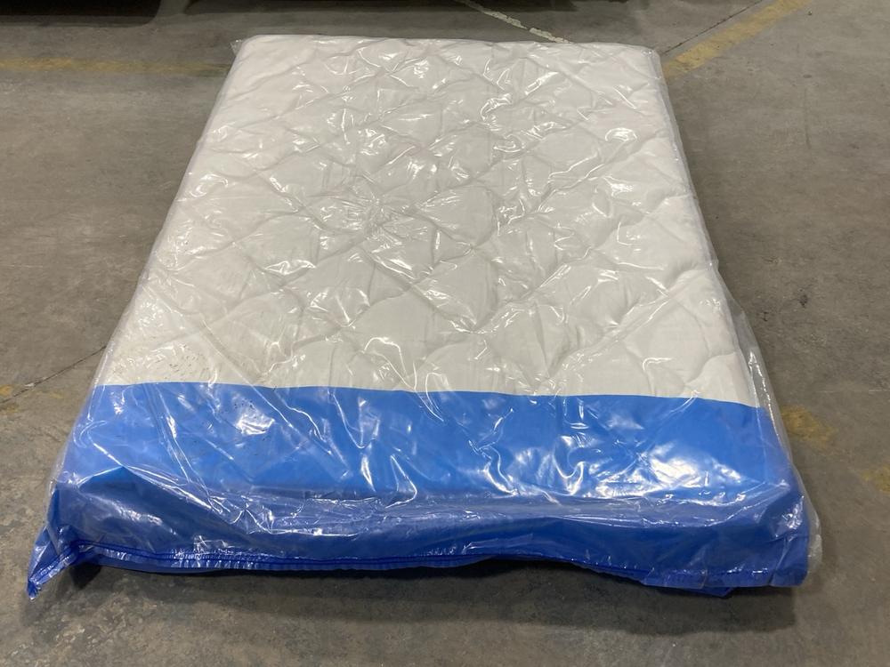 Lot 425  
            Chesterfield SR36 - Collection or Optional Delivery Available 

                
135 X 190 CM MATTRESS IN WHITE (LOCATION: SR36 B1)