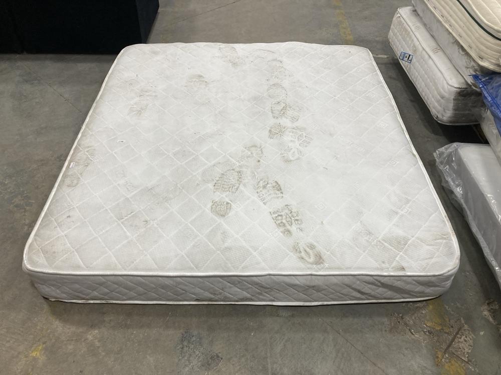 Lot 428  
            Chesterfield SR36 - Collection or Optional Delivery Available 

                
4 X ASSORTED MATTRESSES TO INCLUDE DOUBLE WHITE MATTRESS (LOCATION: SR36 B1 )