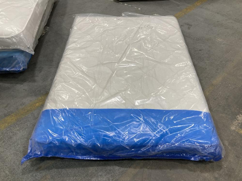 Lot 433  
            Chesterfield SR36 - Collection or Optional Delivery Available 

                
135 X 190 CM MATTRESS IN WHITE (LOCATION: SR36 B1)