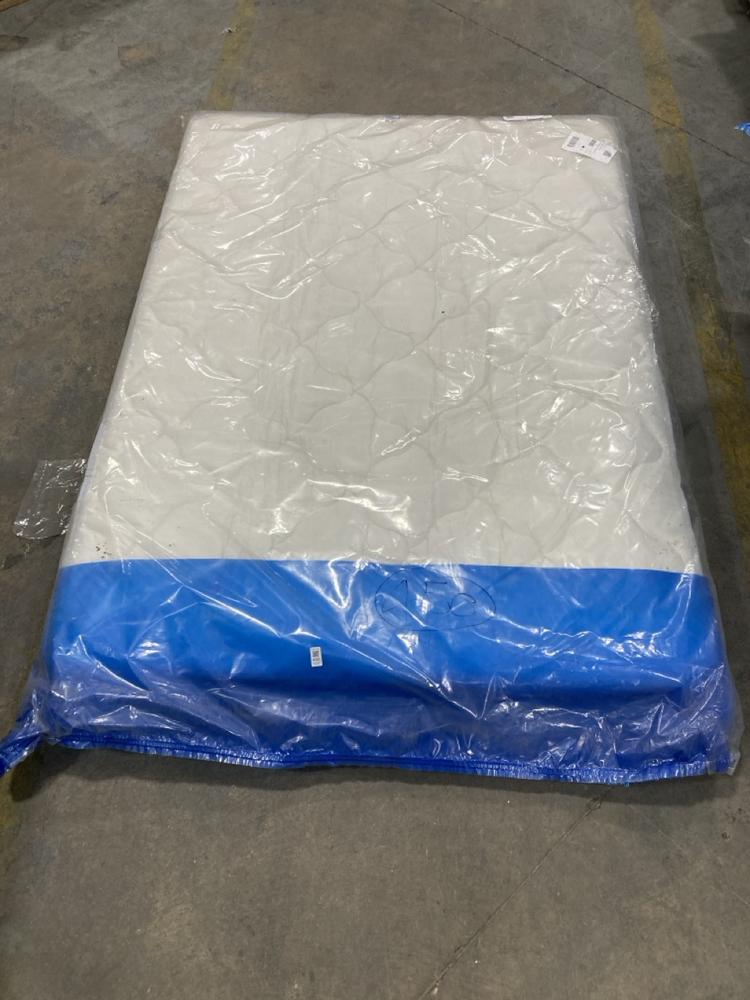 Lot 450  
            Chesterfield SR36 - Collection or Optional Delivery Available 

                
135 X 190 CM MATTRESS IN WHITE (LOCATION: SR36 B1)