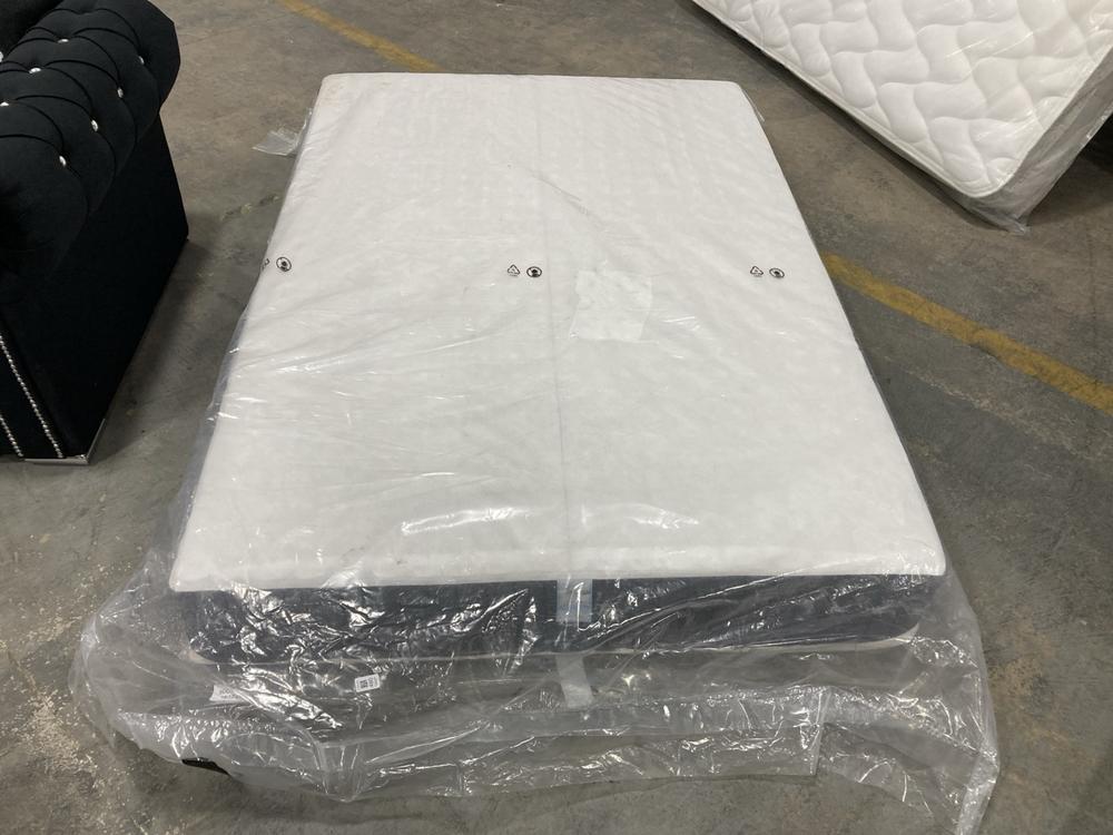 Lot 480  
            Chesterfield SR36 - Collection or Optional Delivery Available 

                
135 X 190 CM MATTRESS IN WHITE / DARK GREY (LOCATION: SR36 B1)