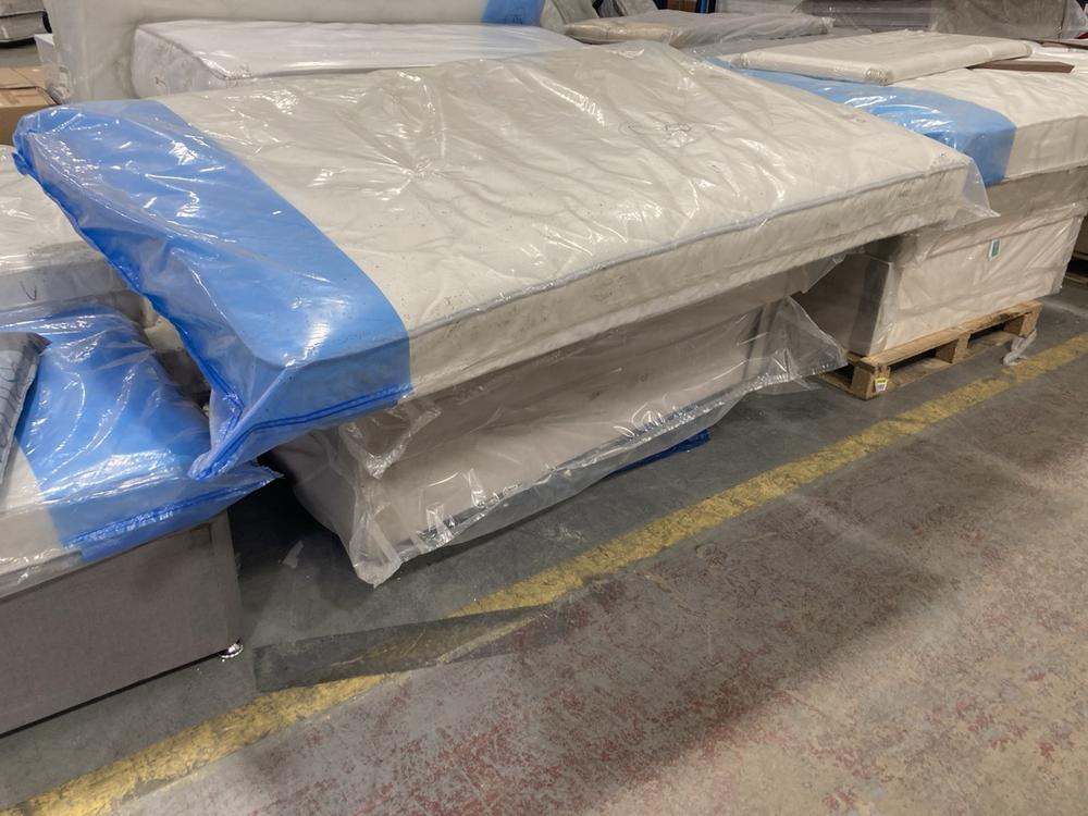 Lot 502  
            Chesterfield SR36 - Collection or Optional Delivery Available 

                
150CM DIVAN BASE SET TO INCLUDE 150 X 200 CM MATTRESS IN WHITE ( NO HEADBOARD/FOO...