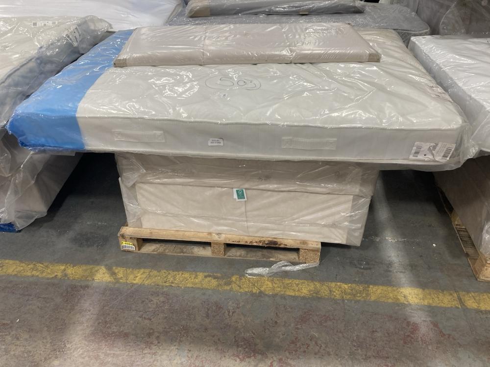 Lot 503  
            Chesterfield SR36 - Collection or Optional Delivery Available 

                
135CM DIVAN BED SET IN BEIGE TO INCLUDE 135 X 190 CM MATTRESS IN WHITE (LOCATION:...