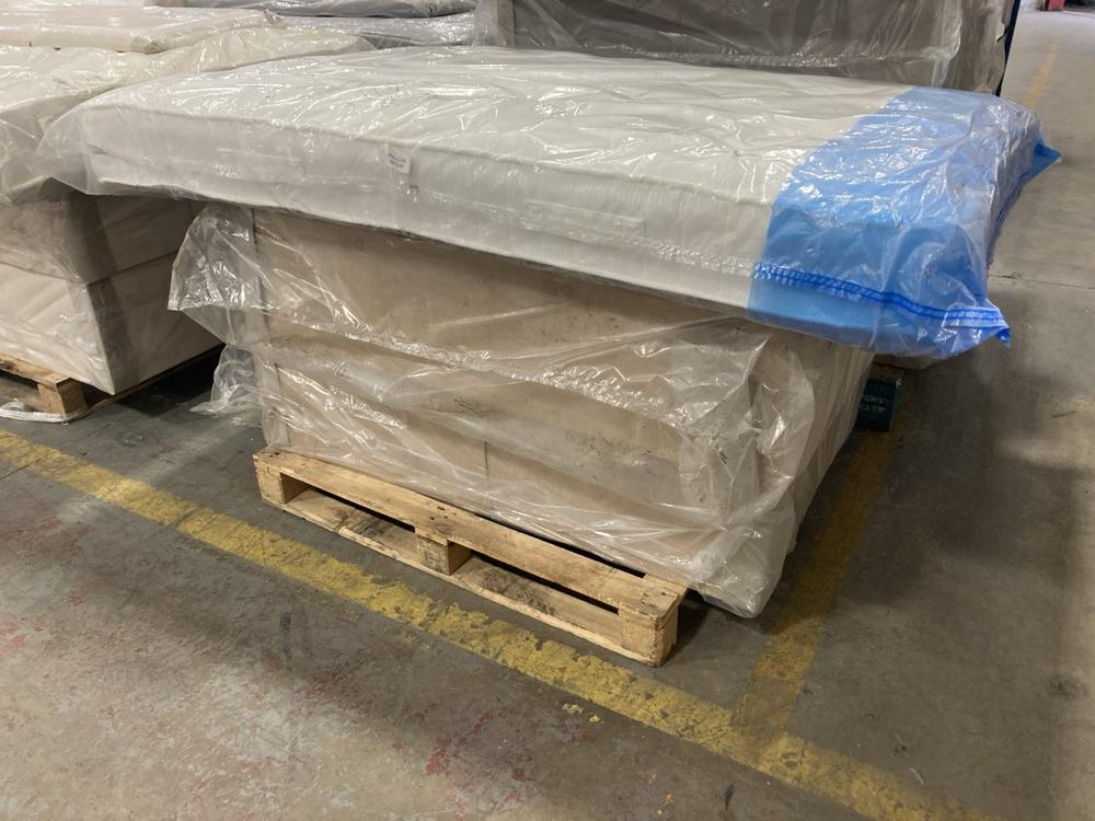 Lot 504  
            Chesterfield SR36 - Collection or Optional Delivery Available 

                
140CM DIVAN BED IN BEIGE TO INCLUDE 135 X 200 CM MATTRESS IN WHITE (LOCATION: SR3...