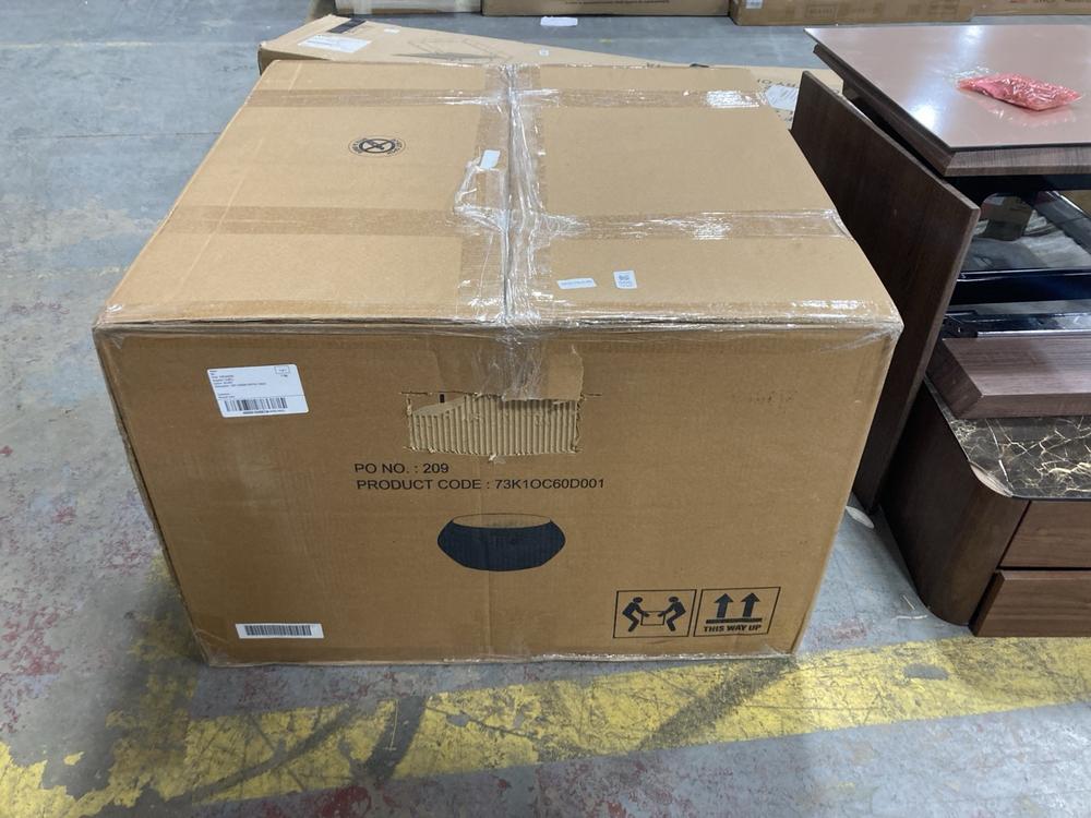 Lot 505  
            Chesterfield SR36 - Collection or Optional Delivery Available 

                
DFS METAL HAMMERED COFFEE TABLE IN SILVER (H2B25610801) (LOCATION: SR36 B2)