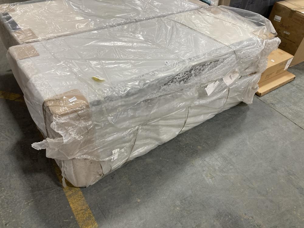 Lot 541  
            Chesterfield SR36 - Collection or Optional Delivery Available 

                
DFS KING SIZE OTTOMAN DIVAN BED IN SILVER FABRIC (LOCATION: SR38 B3) (BBYCFFUOM4N)