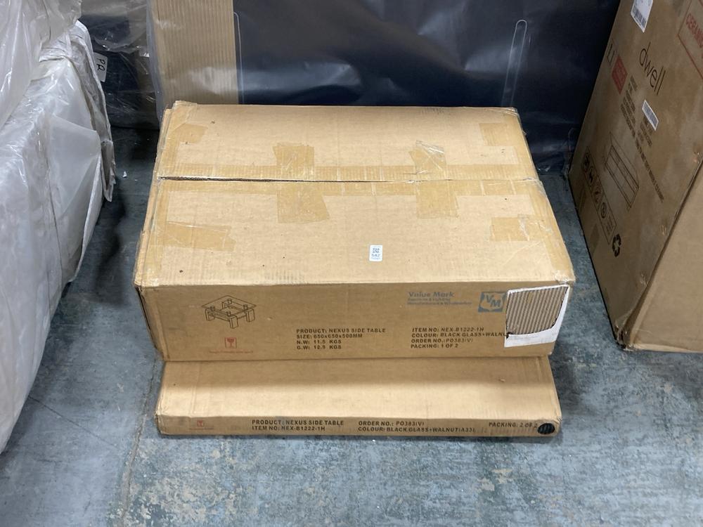 Lot 542  
            Chesterfield SR36 - Collection 

                
DFS SIDE TABLE IN BLACK GLASS / WALNUT (COLLECTION ONLY) (LOCATION: SR38 B3)