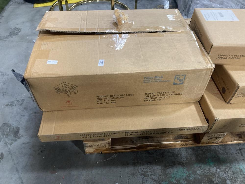 Lot 571  
            Chesterfield SR36 - Collection 

                
DFS SIDE TABLE IN BLACK GLASS / WALNUT (COLLECTION ONLY) (LOCATION: SR38 B4)