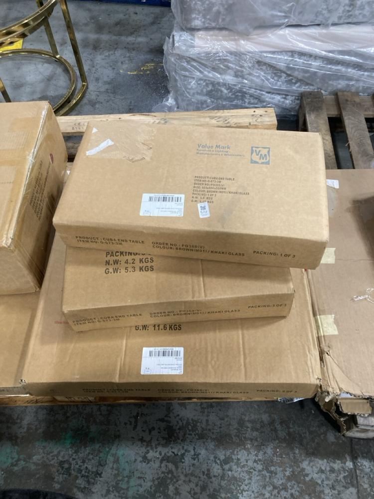 Lot 572  
            Chesterfield SR36 - Collection 

                
DFS END TABLE IN BROWN / KHAKI GLASS (COLLECTION ONLY) (LOCATION: SR36 B4)