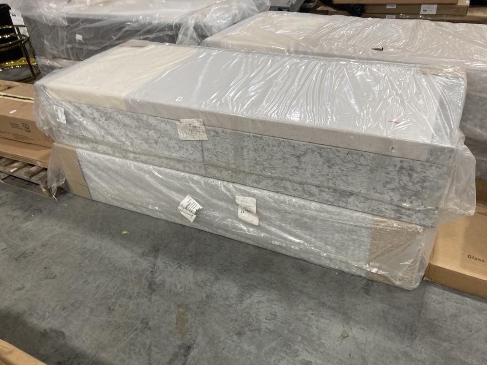 Lot 574  
            Chesterfield SR36 - Collection or Optional Delivery Available 

                
DFS KING SIZE OTTOMAN DIVAN BED BASE IN SILVER (LOCATION: SR36 B4)