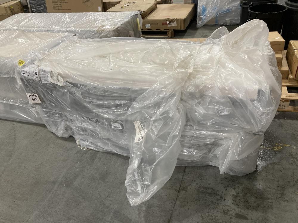 Lot 581  
            Chesterfield SR36 - Collection or Optional Delivery Available 

                
DFS 4FT6 OTTOMAN BED BASE IN SILVER (LOCATION: SR36 B4)