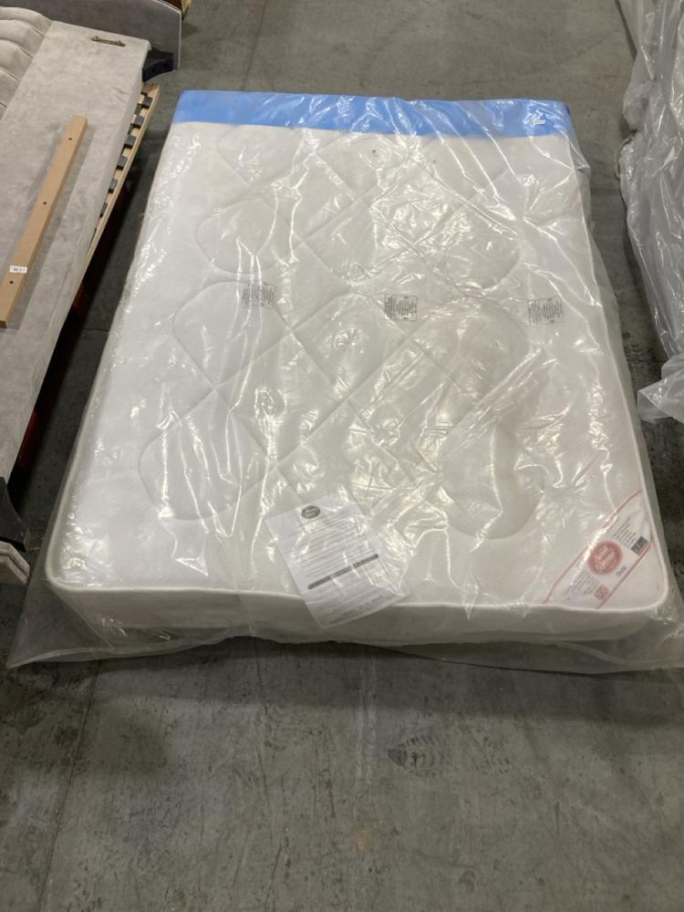 Lot 584  
            Chesterfield SR36 - Collection or Optional Delivery Available 

                
DFS 135CM WIDE MATTRESS IN WHITE (LOCATION: SR36 B5)