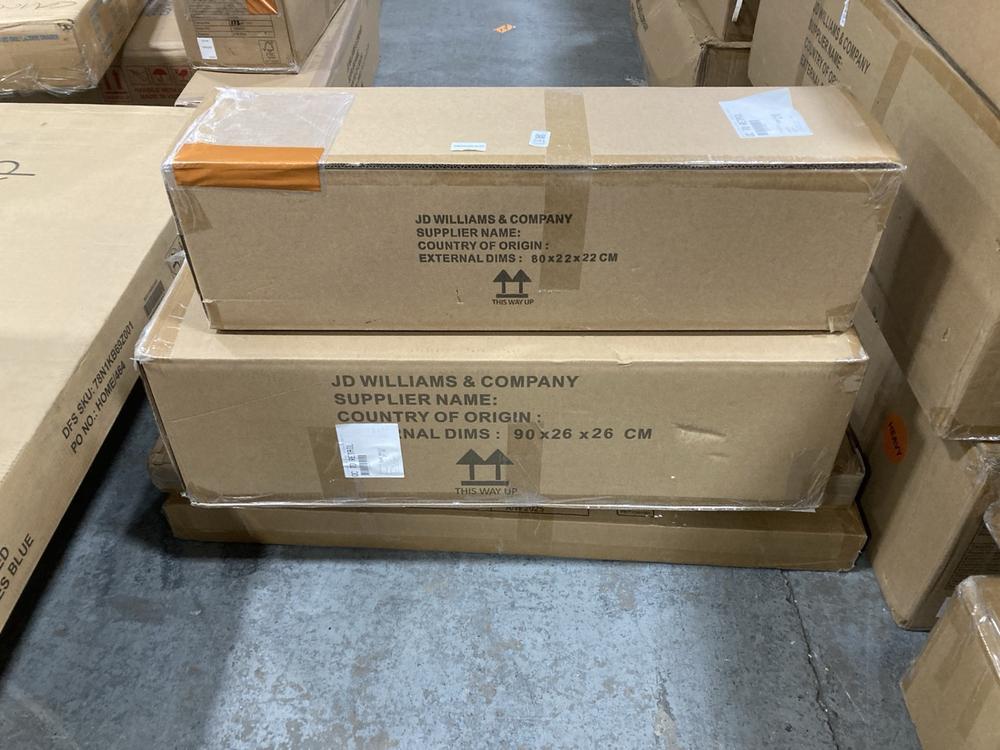 Lot 591  
            Chesterfield SR36 - Collection or Optional Delivery Available 

                
4 X ASSORTED ITEMS TO INCLUDE 3FT TREE IN GREEN (LOCATION: SR36 B5) (MP395)