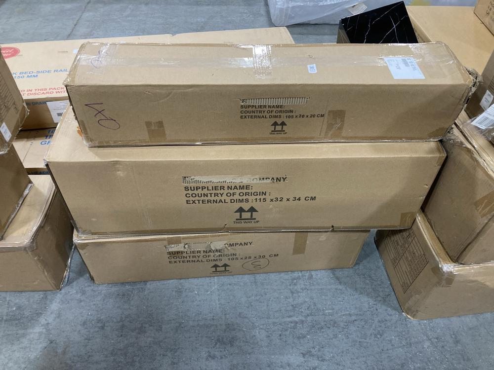 Lot 593  
            Chesterfield SR36 - Collection or Optional Delivery Available 

                
3 X ASSORTED TREES TO INCLUDE 5FT PRE LIT TREE IN GREEN (LOCATION: SR36 B5) (MP397)