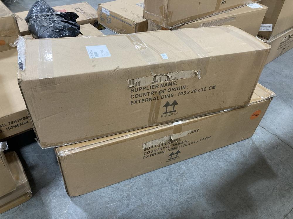 Lot 594  
            Chesterfield SR36 - Collection or Optional Delivery Available 

                
6FT LIT TREE IN GREEN TO INCLUDE 7FT TREE IN GREEN (LOCATION: SR36 B5) (CG221)