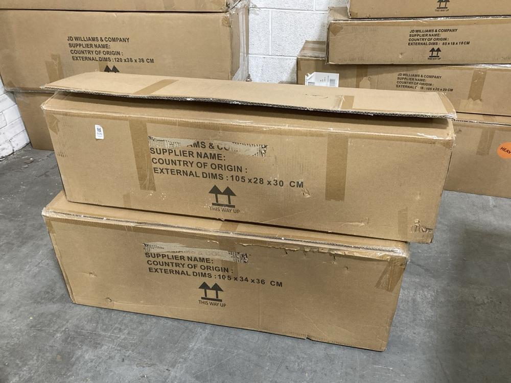 Lot 600  
            Chesterfield SR36 - Collection or Optional Delivery Available 

                
6FT HELSINKI PRE LIT TREE TO INCLUDE 6FT GREEN TREE (LOCATION: SR36 B5) (WK005, C...