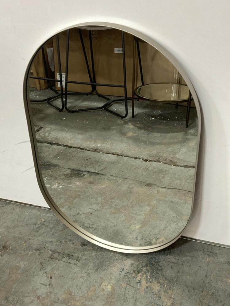Lot 84  
            Chesterfield SR36 - Collection 

                
OVAL WALL MIRROR SILVER - ITEM NO. 406836 (COLLECTION ONLY) (LOCATION: SR36 A6)