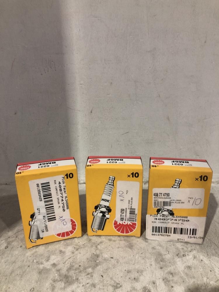 Lot 1015  
            Chesterfield SR45 - Parcel Delivery Only 

                
3 X NGK 6221 PACK OF 10 SPARK PLUGS (LOCATION: J7)