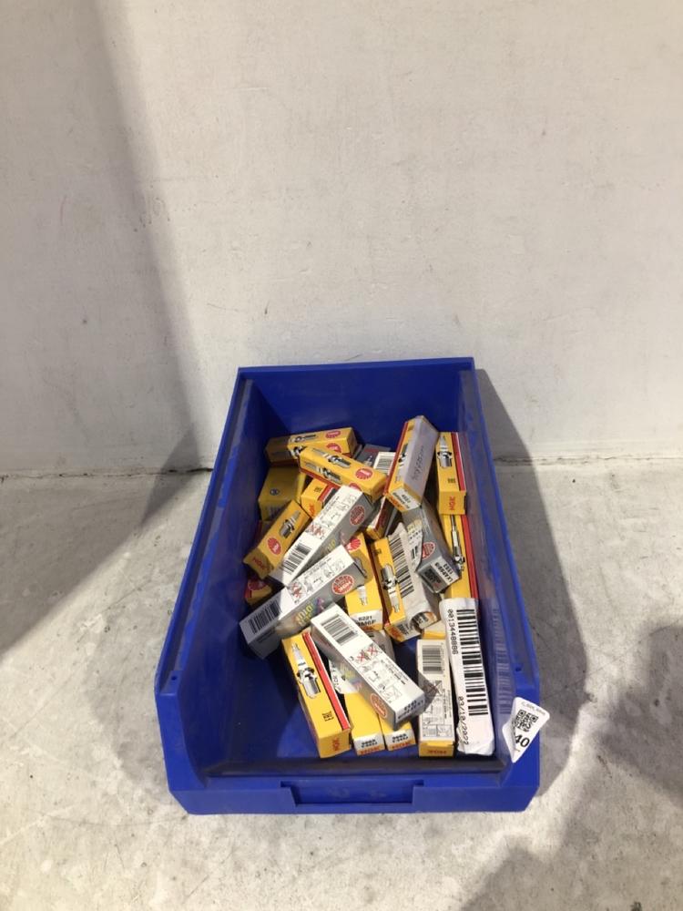 Lot 1040  
            Chesterfield SR45 - Parcel Delivery Only 

                
BOX OF ASSORTED NGK SPARK PLUGS TO INCLUDE NGK LASER IRIDIUM 1553 SPARK PLUG (LOC...