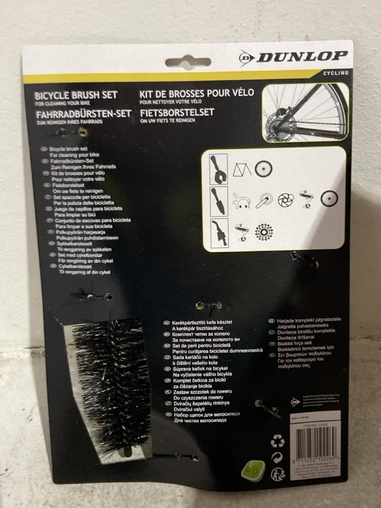 Lot 1093  
            Chesterfield SR45 - Parcel Delivery Only 

                
4 X BOXES OF 12 X DUNLOP BICYCLE BRUSH SET TOTAL ORIGINAL RRP £184 (LOCATION: J9) - Image 4