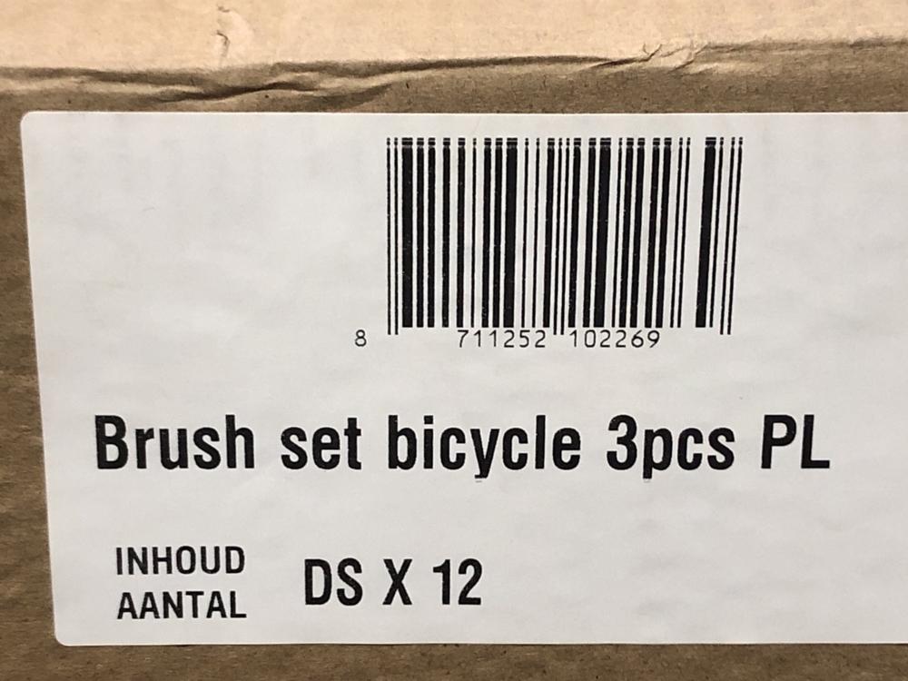 Lot 1107  
            Chesterfield SR45 - Parcel Delivery Only 

                
4 X BOXES OF 12 X DUNLOP BICYCLE BRUSH SET TOTAL ORIGINAL RRP £184 (LOCATION: J10) - Image 3