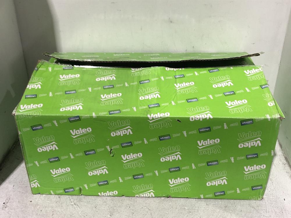 Lot 1113  
            Chesterfield SR45 - Parcel Delivery Only 

                
VALEO LEFT HEADLIGHT 043282 ORIGINAL RRP £165 (LOCATION: J10) - Image 4