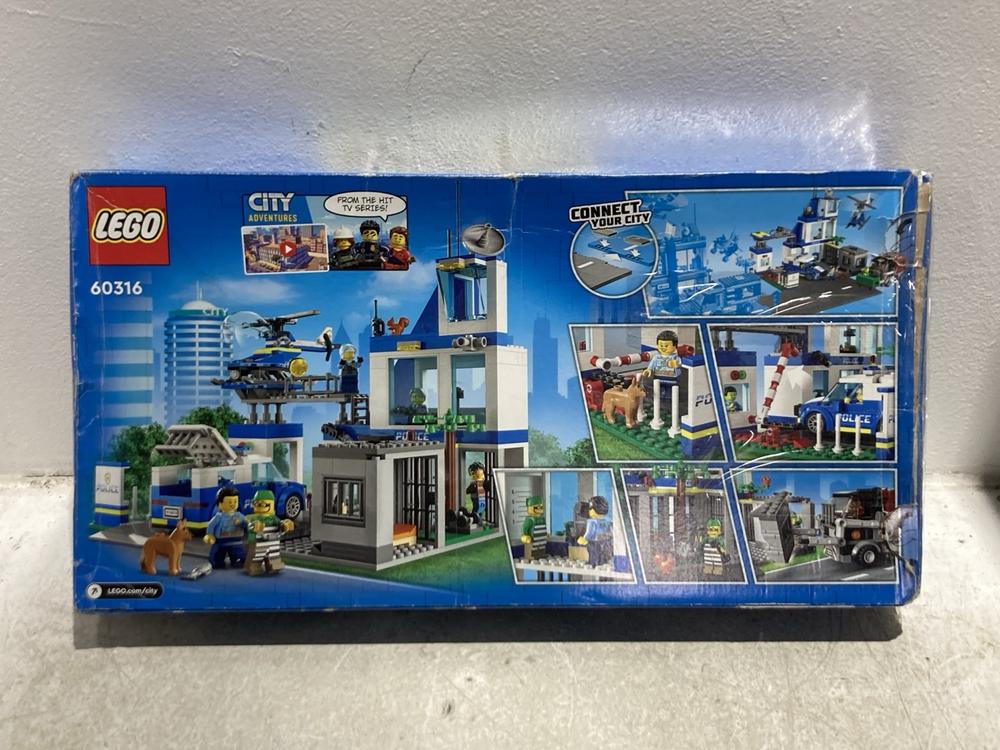 Lot 1131  
            Chesterfield SR45 - Parcel Delivery Only 

                
LEGO CITY 60316 POLICE STATION (LOCATION: K1)