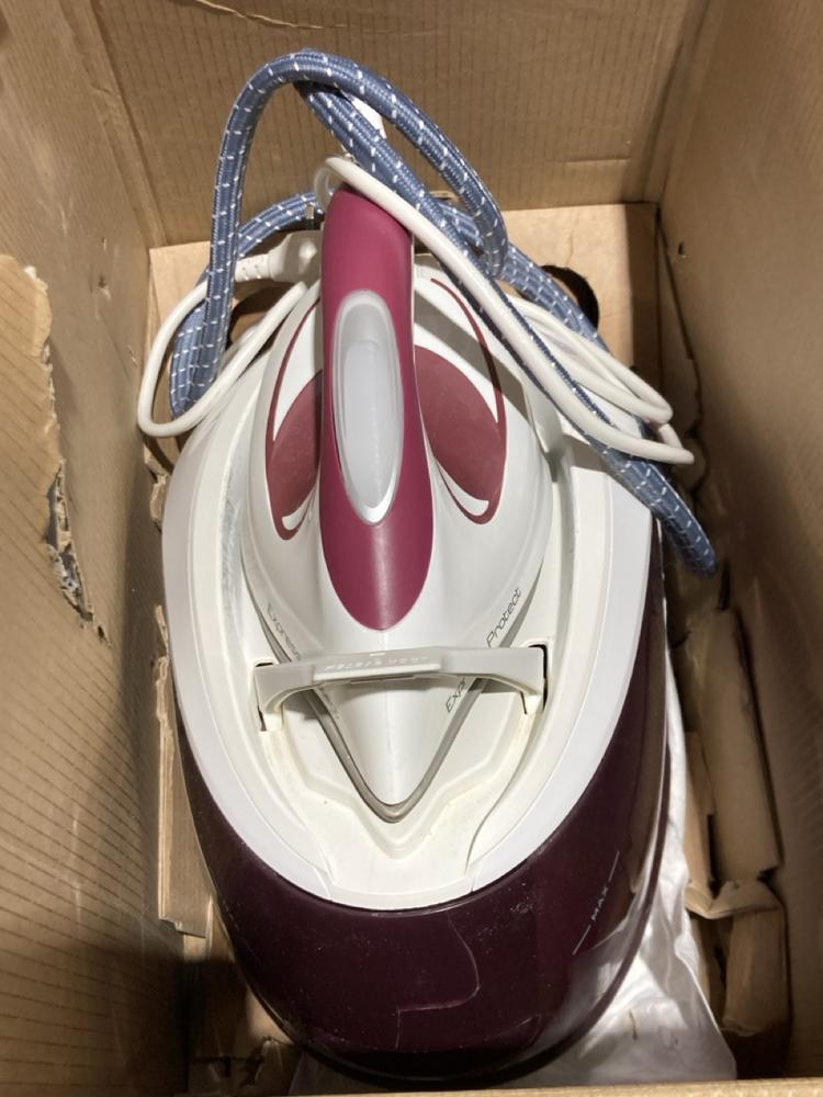 Lot 1132  
            Chesterfield SR45 - Parcel Delivery Only 

                
TEFAL PRO EXPERT PROTECT STEAM GENERATOR IRON ORIGINAL RRP £340 (LOCATION: K1)