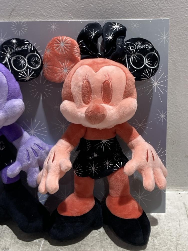 Lot 1141  
            Chesterfield SR45 - Parcel Delivery Only 

                
DISNEY 100 YEARS OF WONDER EDITION MICKEY & MINNIE RED/PURPLE PLUSH FIGURES COLLE... - Image 3