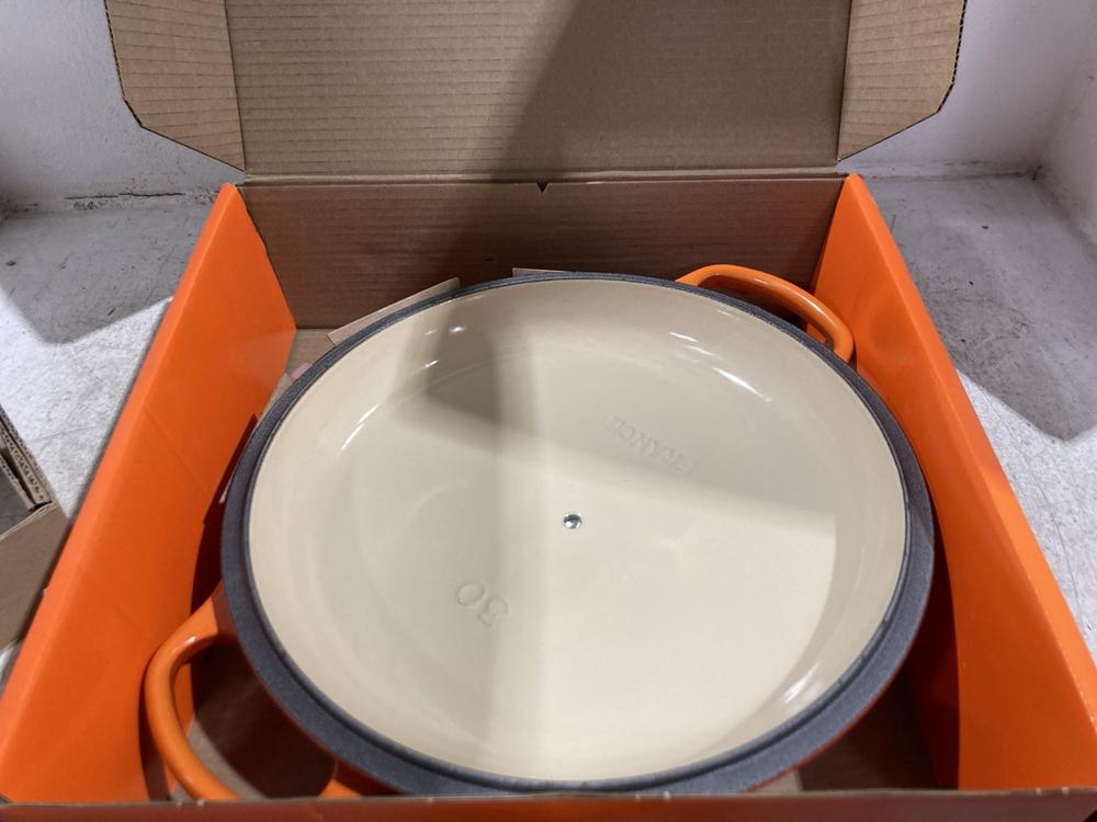 Lot 1199  
            Chesterfield SR45 - Parcel Delivery Only 

                
LE CREUSET ENAMELED CAST IRON ROUND CASSEROLE /DUTCH OVEN (LOCATION: K4) - Image 2