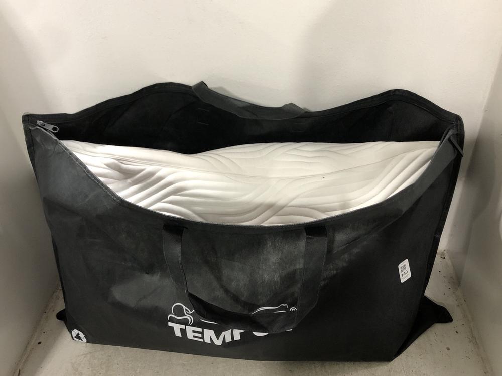Lot 140  
            Chesterfield SR45 - Parcel Delivery Only 

                
TEMPUR THE ORIGINAL TEMPUR PILLOW ORIGINAL RRP £129 (LOCATION: G4)
