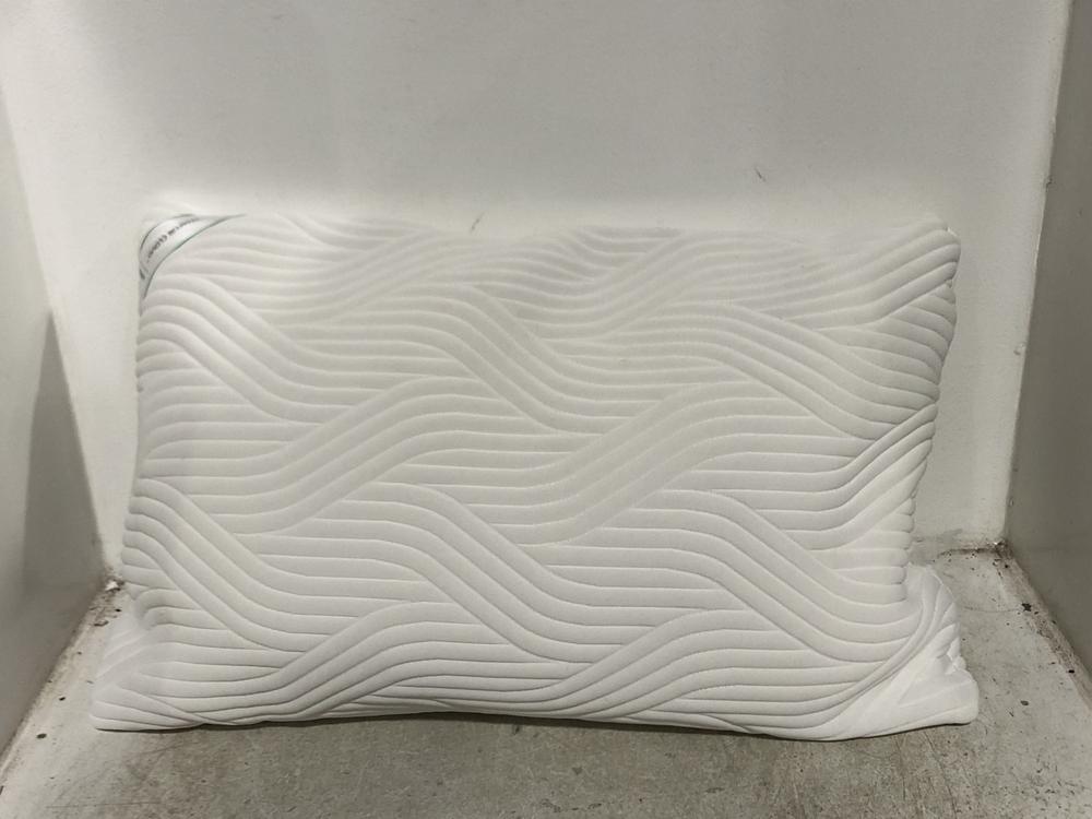 Lot 162  
            Chesterfield SR45 - Parcel Delivery Only 

                
TEMPUR THE ORIGINAL TEMPUR PILLOW ORIGINAL RRP £129 (LOCATION: G5)