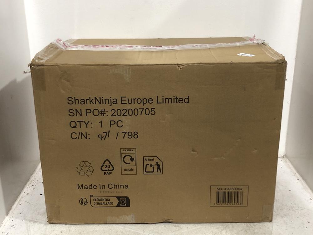 Lot 177  
            Chesterfield SR45 - Parcel Delivery Only 

                
NINJA FOODI FLEX DRAWER AIR FRYER WITH REMOVABLE DIVIDER AF500UKCP ORIGINAL RRP £...