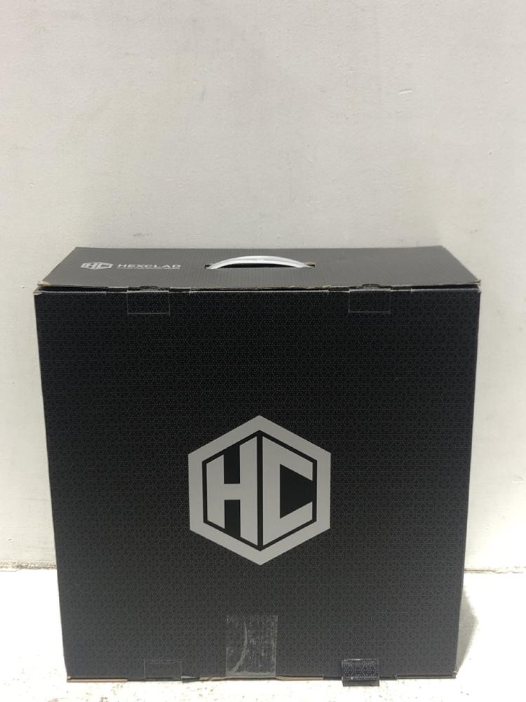 Lot 18  
            Chesterfield SR45 - Parcel Delivery Only 

                
HEXCLAD 14" HYBRID WOK WITH LID (36CM) ORIGINAL RRP £179 (LOCATION: L14)