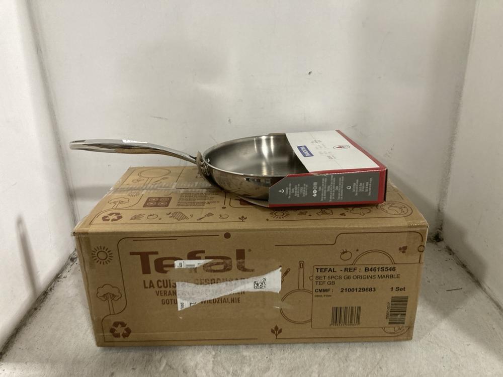 Lot 271  
            Chesterfield SR45 - Parcel Delivery Only 

                
TRAMONTINA GRANCO TECHNOHEAT 26CM FRYING PAN TO INCLUDE TEFAL 5PC G6 ORIGINS MARB...