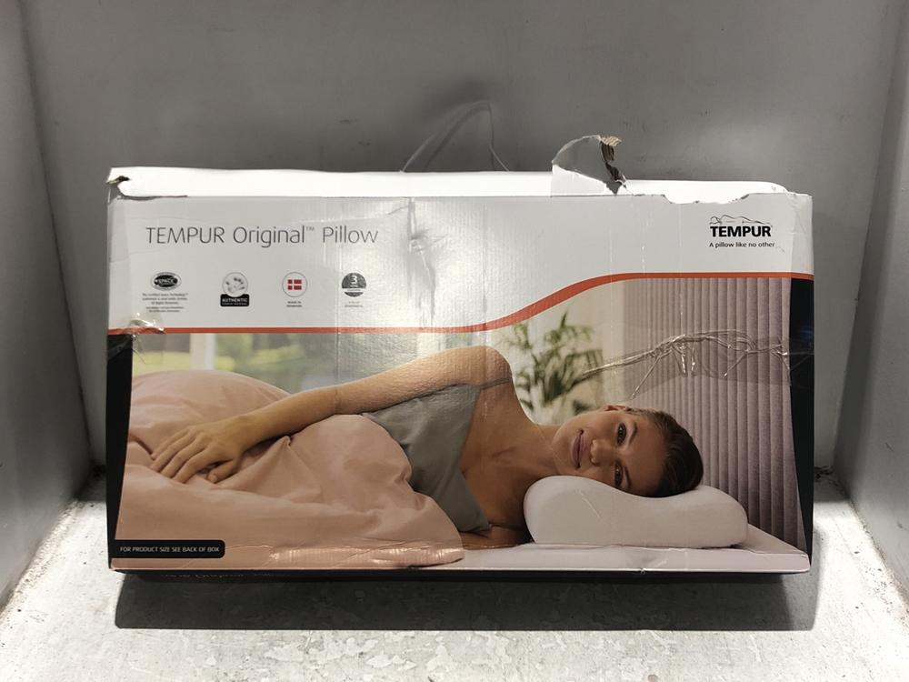 Lot 38  
            Chesterfield SR45 - Parcel Delivery Only 

                
TEMPUR ORIGINAL PILLOW-SIZE QUEEN LARGE ORIGINAL RRP £159 (LOCATION: L15)