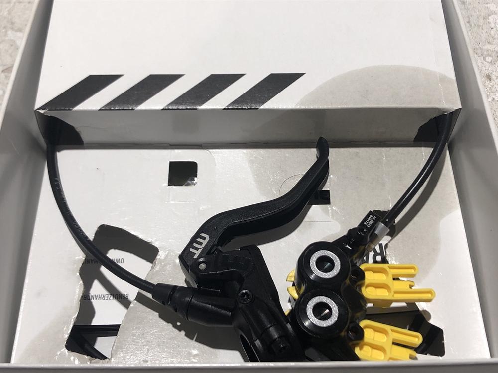 Lot 44  
            Chesterfield SR45 - Parcel Delivery Only 

                
MAGURA MT5 2-FINGER LEVER 2700477 (LOCATION: L15)