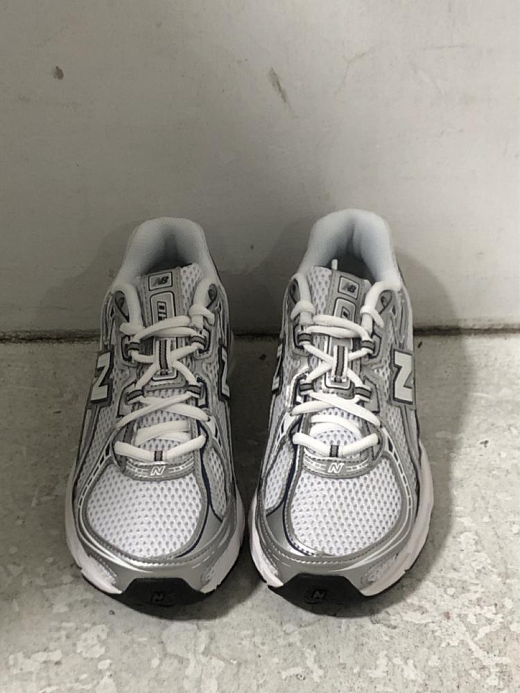 Lot 478  
            Chesterfield SR45 - Parcel Delivery Only 

                
NEW BALANCE ABZORB 740 UK SIZE 4 (LOCATION: H7)