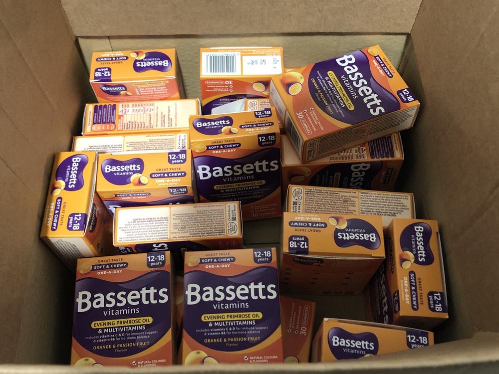 Lot 488  
            Chesterfield SR45 - Parcel Delivery Only 

                
BOX OF 20 X BASSETTS EVENING PRIMROSE OIL AND MULTIVITAMINS 30PK ORANGE AND PASSI...
