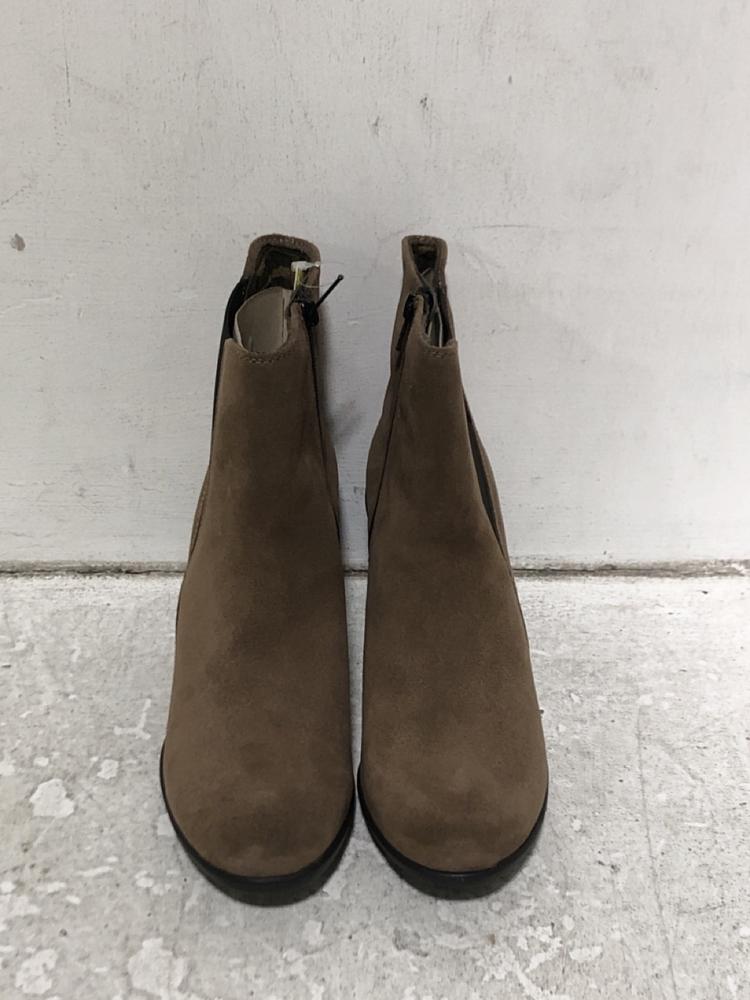 Lot 492  
            Chesterfield SR45 - Parcel Delivery Only 

                
FLY WOMENS BOOTS OIL SUEDE TAUPE SIZE EU 39 (LOCATION: H8)