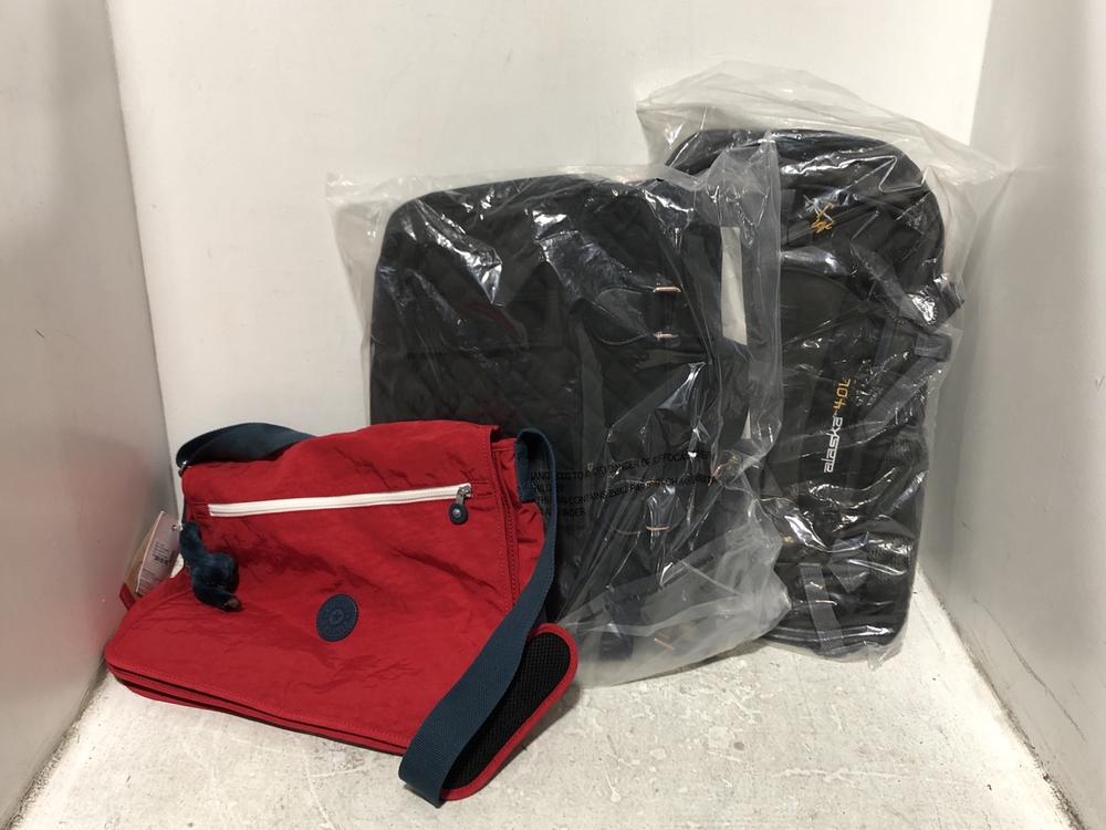 Lot 496  
            Chesterfield SR45 - Parcel Delivery Only 

                
3 X ASSORTED BAGS TO INCLUDE MY BABIIE BLACK QUILTED DELUXE CHANGING BAG (LOCATIO...