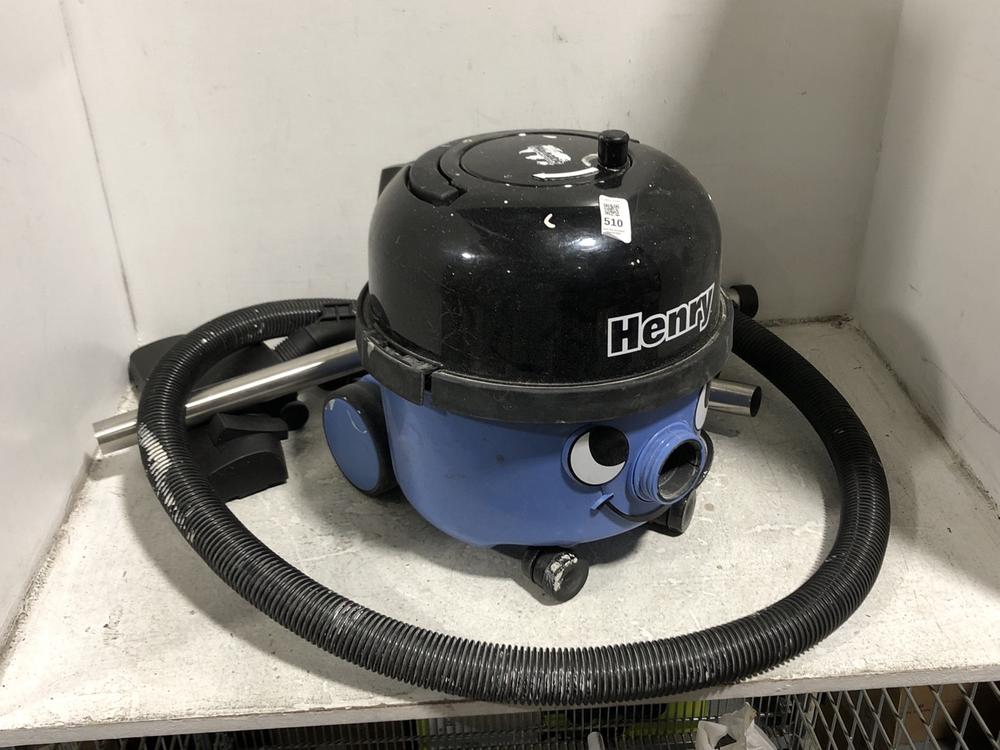 Lot 510  
            Chesterfield SR45 - Parcel Delivery Only 

                
HENRY HOOVER VACUUM CLEANER (BLUE ) (LOCATION: H8)