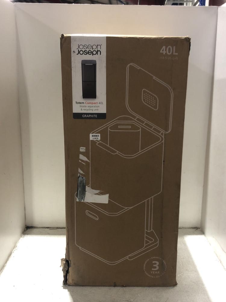 Lot 52  
            Chesterfield SR45 - Parcel Delivery Only 

                
JOSEPH JOSEPH INTELLIGENT WASTE 40L BIN ORIGINAL RRP £198 (LOCATION: L15)