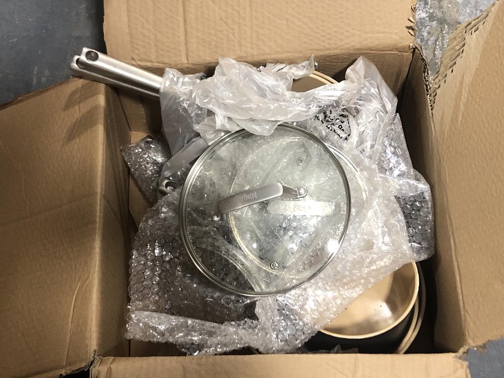 Lot 541  
            Chesterfield SR45 - Parcel Delivery Only 

                
NINJA ZEROSTICK STACKABLE 5 PIECE PAN SET (LOCATION: H10)