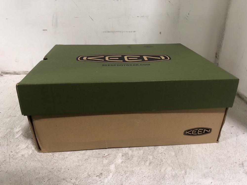 Lot 556  
            Chesterfield SR45 - Parcel Delivery Only 

                
KEEN SYRUP PYRENEES MENS UK SIZE 9 (LOCATION: I1)